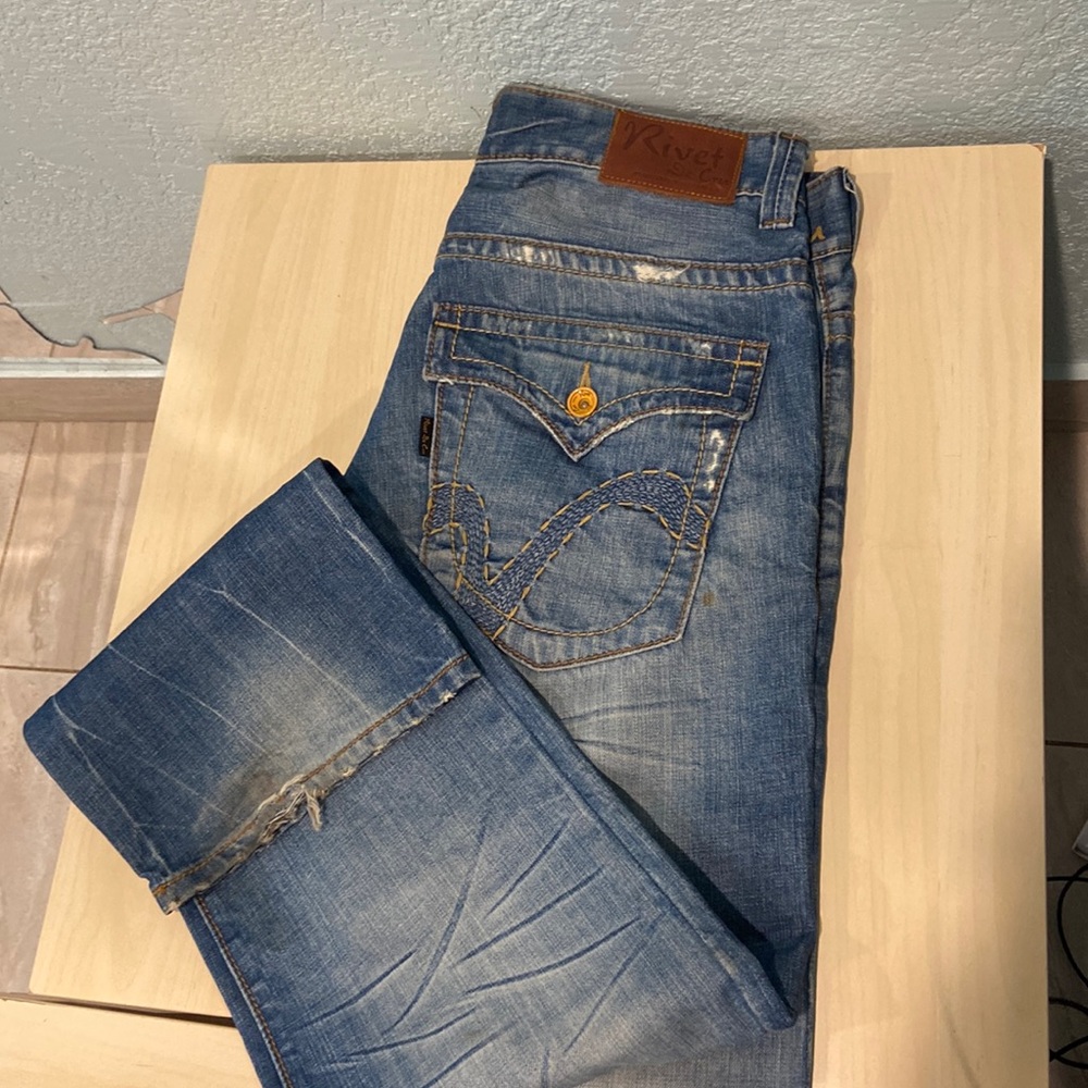 Mens Rivet DeCru jeans. Size 34x32 medium wash